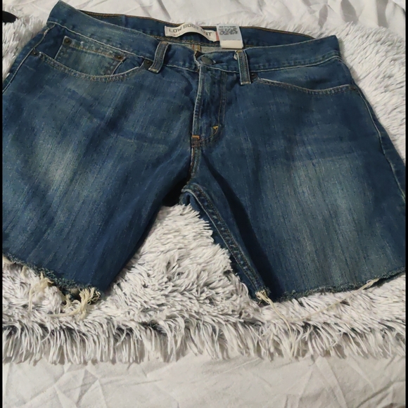 LEVIS' LOW BOOT CUT  JEAN SHORTS SIZE W 32L 30 - Picture 2 of 12
